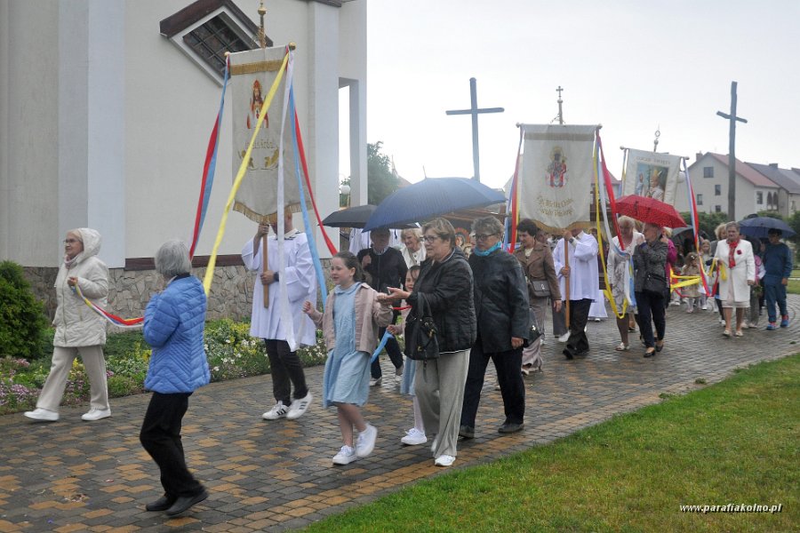 42 Procesja eucharystyczna.jpg